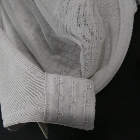 WACOAL | 40 DDD | Elegant Light Grey Lace Bra | Underwire Support | Unpadded - Picture 15 of 16